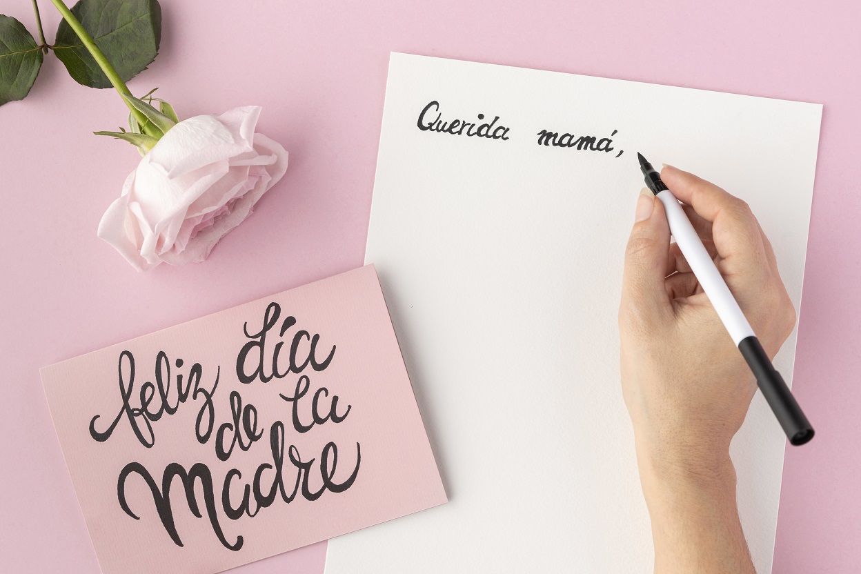Una bella compsición en rosa para felicitar el Día de la madre