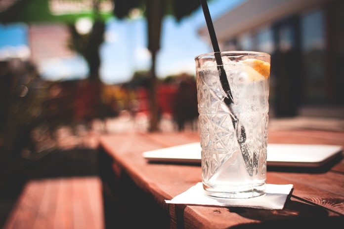 Bebida alcohólica El consumo de alcohol en personas con diabetes debe ser moderado y con precauciones