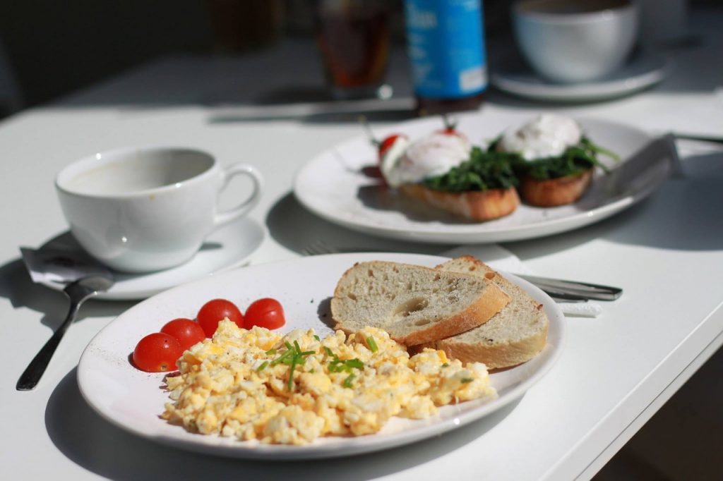 Desayuno: Tortilla y café