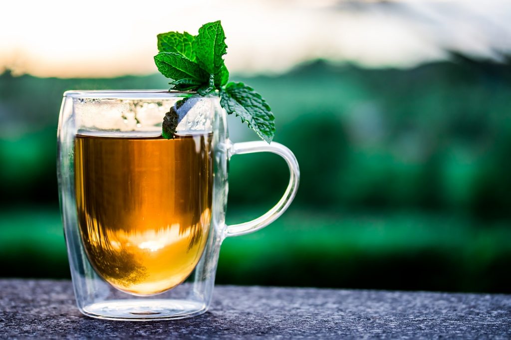 El té sin azúcar es una de las mejores opciones para hidratarse.