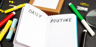 Un cuaderno abierto para escribir las rutinas del día