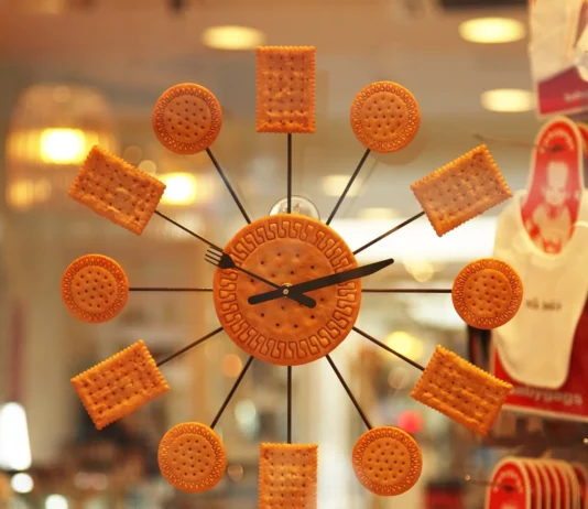 Un reloj que cookies o galletas marcan las horas