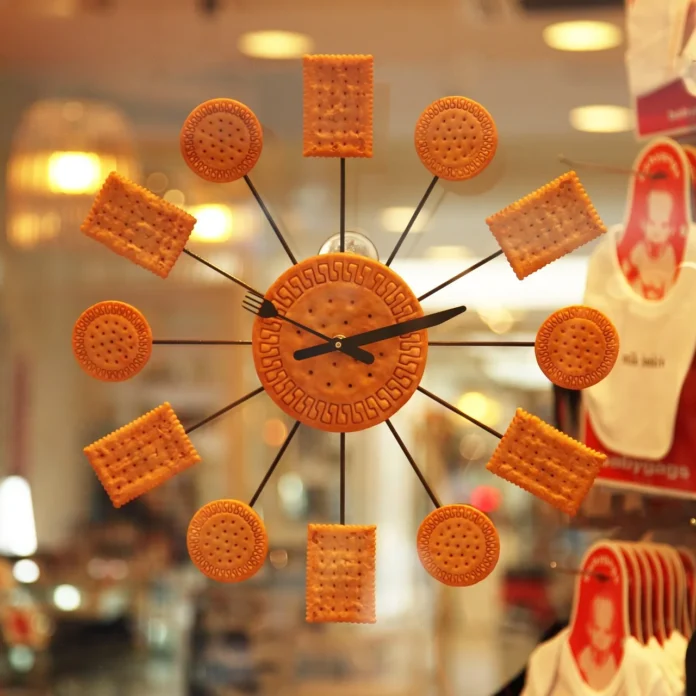 Un reloj que cookies o galletas marcan las horas