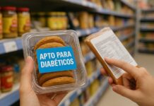 Una- mano- sosteniendo- celulas-microorganimos- tenemos -2