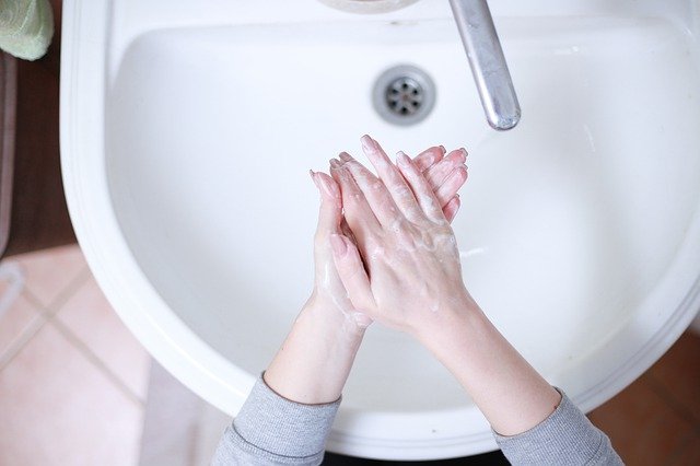 Lavarse las manos es la mejor manera de prevenir la transmisión de enfermedades