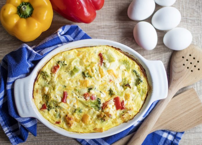 Huevos al horno con espárragos