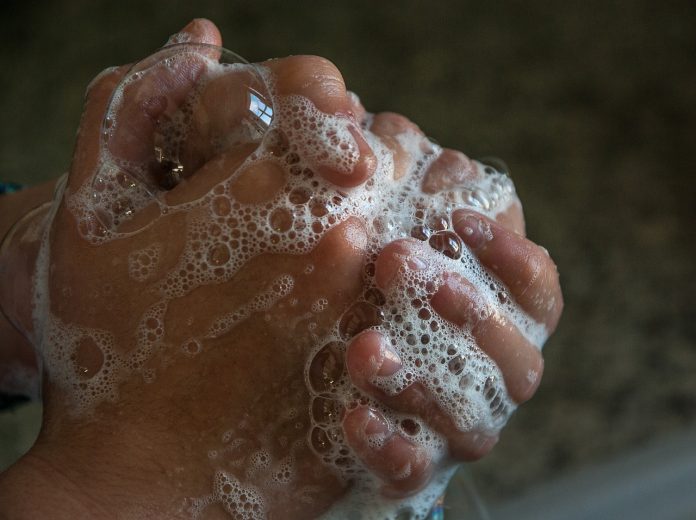 ntes del análisis debes lavarte las manos con agua tibia y jabón