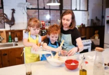 mama-y-peques-cocinando