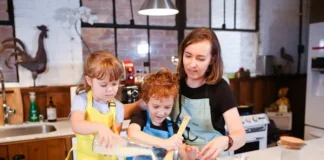 mama-y-peques-cocinando
