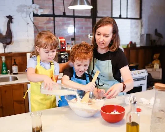mama-y-peques-cocinando