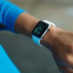 muestra-smartwatch-en-muñeca-hombre