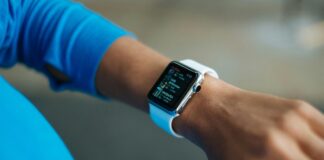 muestra-smartwatch-en-muñeca-hombre