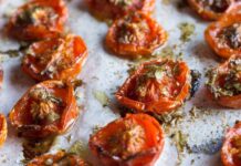 Tomates asados con ajo y especias